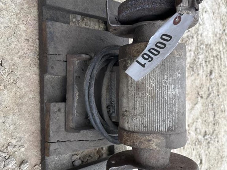 #61-•-bench-grinder---works-image-1