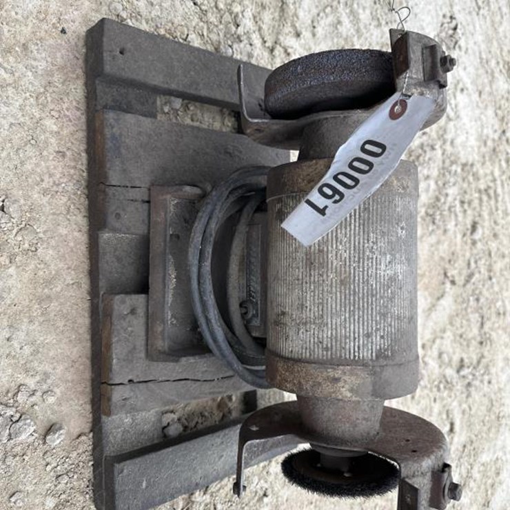 #61 • BENCH GRINDER - WORKS