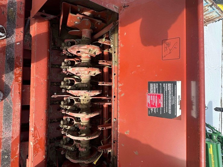 hesston-4900-image-142