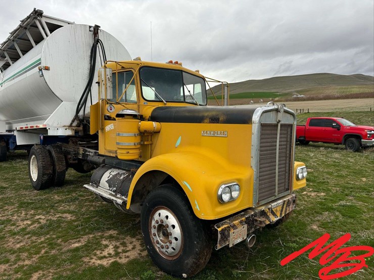 1964-kenworth-w923-image-3