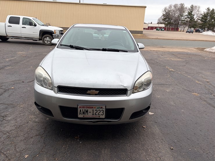 #1021-•-2014-chevy-impala-ltz-limited-(eau-claire,-wi)-(has-wi-title)-image-2