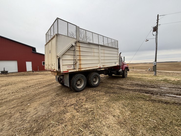 #1076-•-1990-peterbilt-silage-truck-(nelson,-wi)-(has-wi-title)-image-4