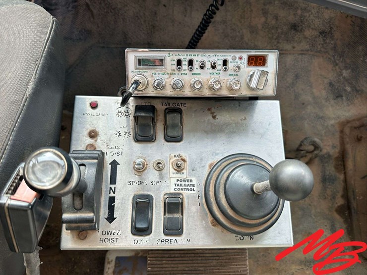 2008-international-7400-image-37