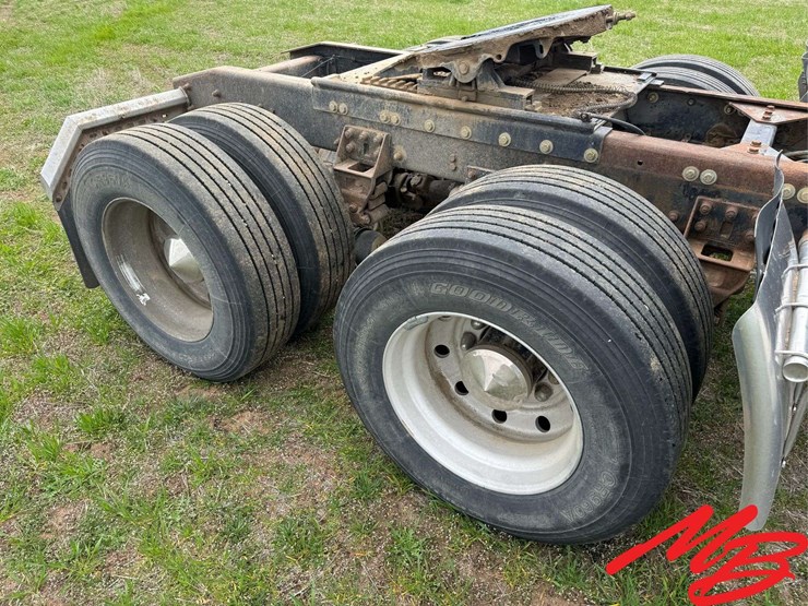 1990-freightliner-fld120-image-7