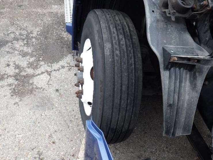 2017-volvo-vnl300-image-24