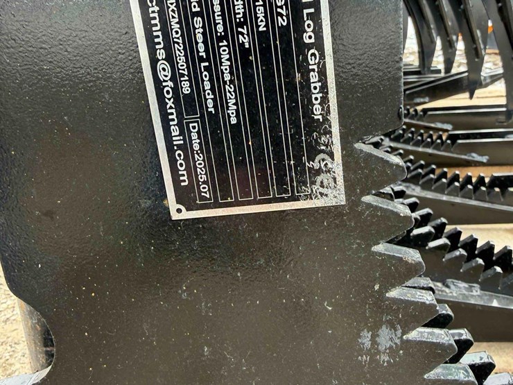 2025-curved-log-grabber-image-9