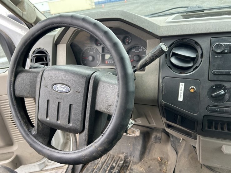 2010-ford-f550-xl-sd-image-28