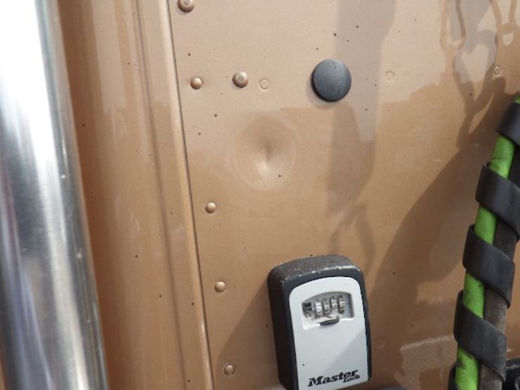 2022-kenworth-t680-image-16