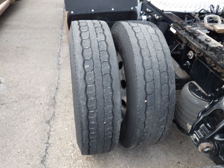 2022-kenworth-t680-image-16