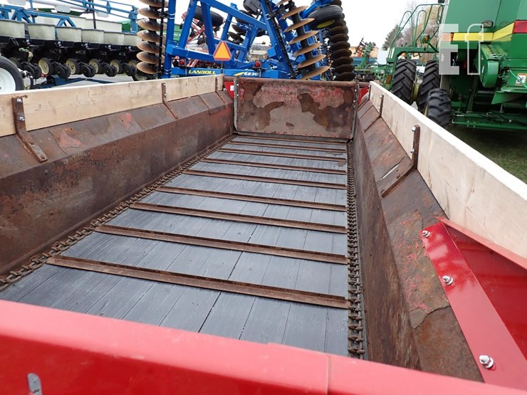 2018-new-holland-185-image-4