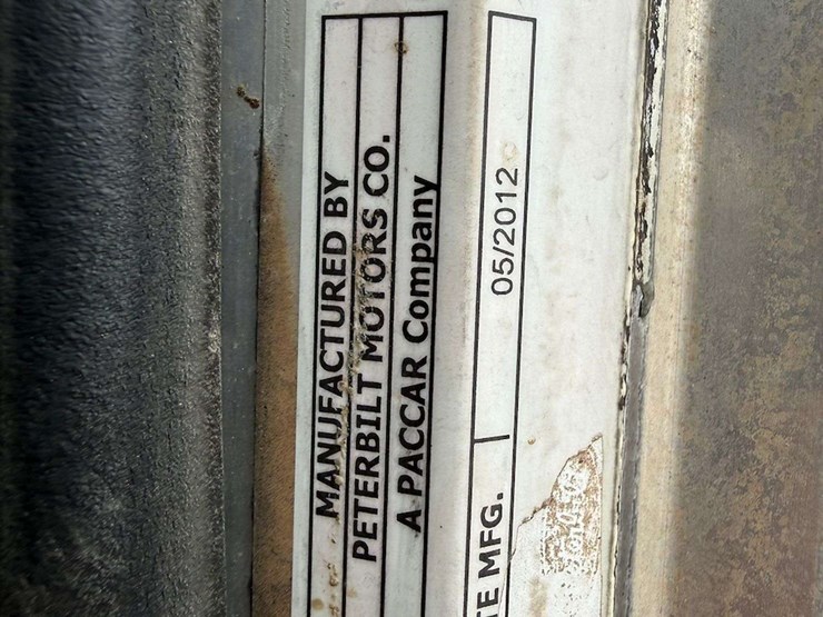 2013-peterbilt-388-image-37