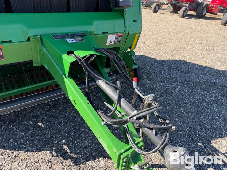 2024-john-deere-561m-image-10