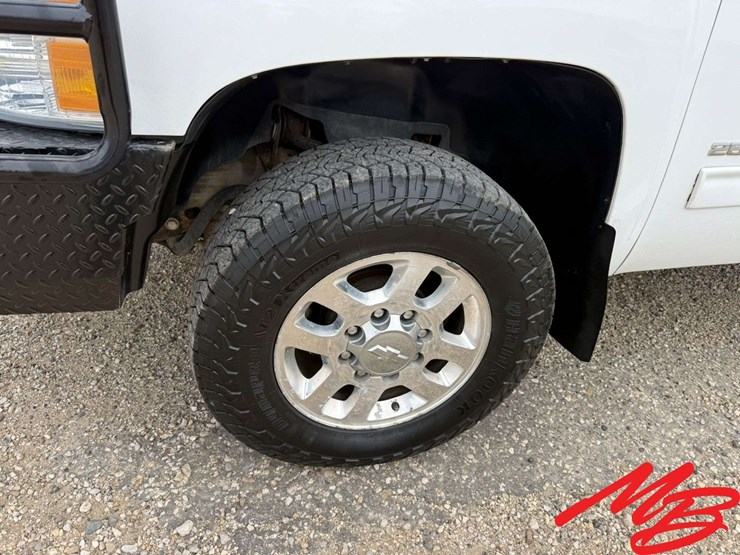 2014-chevrolet-silverado-2500-image-18