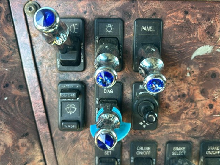 2000-international-9900-image-43