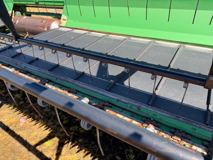 2013-john-deere-630d-image-30