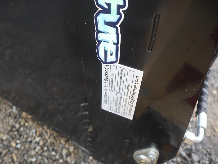 future-skid-steer-4-in-1-bucket-image-5