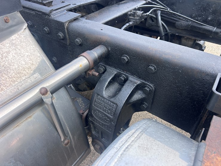 1999-peterbilt-379-image-42