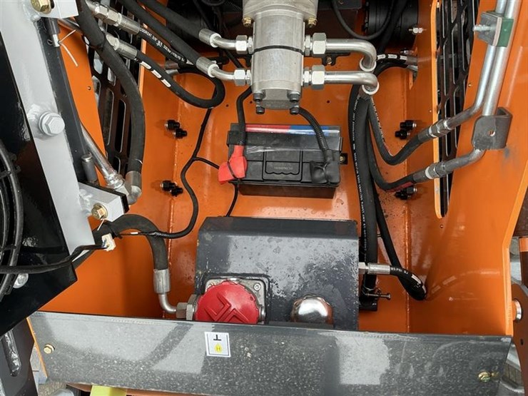 #1013-•-unused-landhero-lhr‑me380x1-mini-skid-steer-loader-image-11