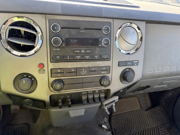 2012-ford-f550-xlt-image-15