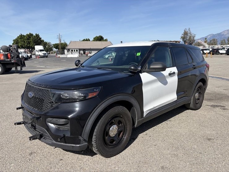 2020-ford-explorer-police-interceptor-image-1