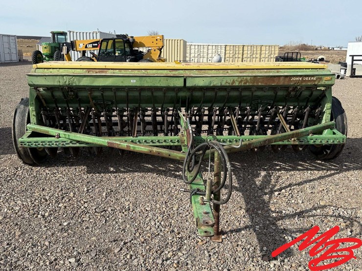 john-deere-8300-image-2