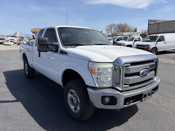 2011-ford-f250-xlt-image-2