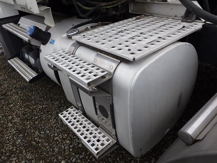 2011-volvo-vnl-t/a-truck-tractor-image-14