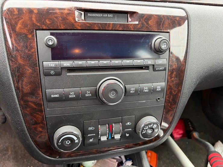 #1021-•-2014-chevy-impala-ltz-limited-(eau-claire,-wi)-(has-wi-title)-image-39