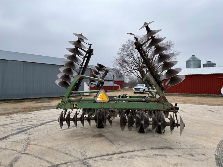 john-deere-230-image-4