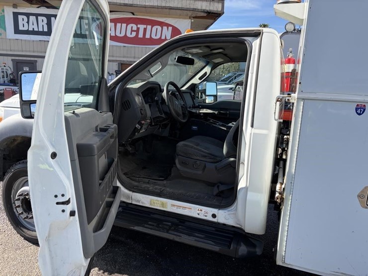 2012-ford-f550-image-6