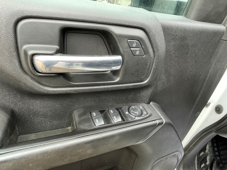 2020-chevrolet-2500hd-image-15