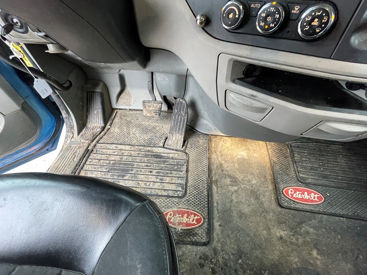 2019-peterbilt-579-image-51