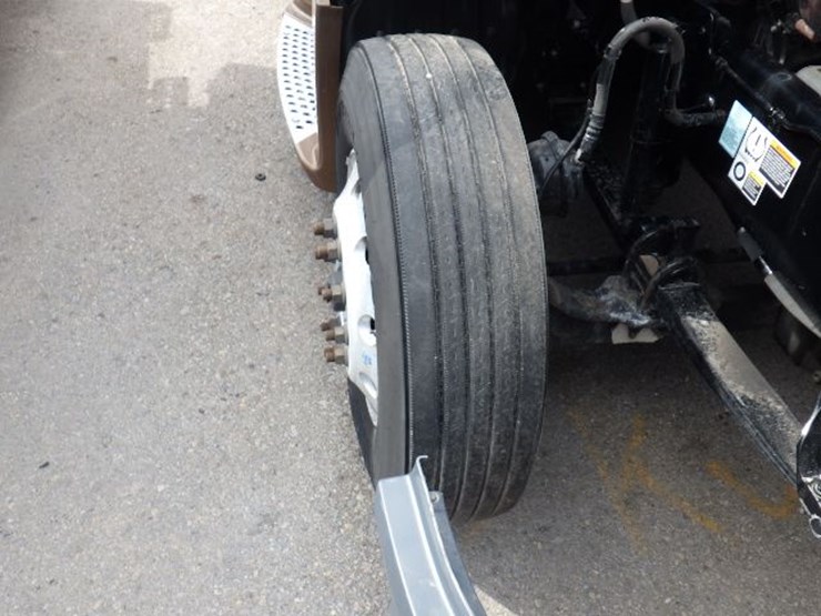 2022-kenworth-t680-image-28