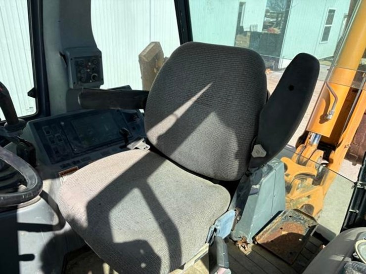 2002-case-590sl-image-28