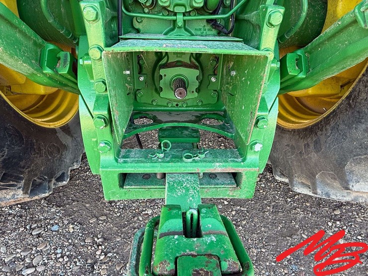 2021-john-deere-8r-370-image-16