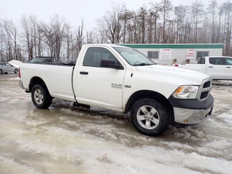 2015-dodge-1500-image-3
