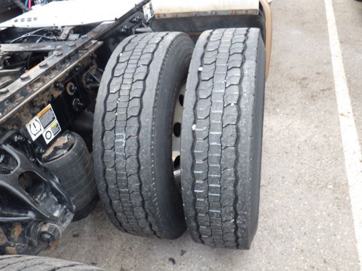 2022-kenworth-t680-image-9