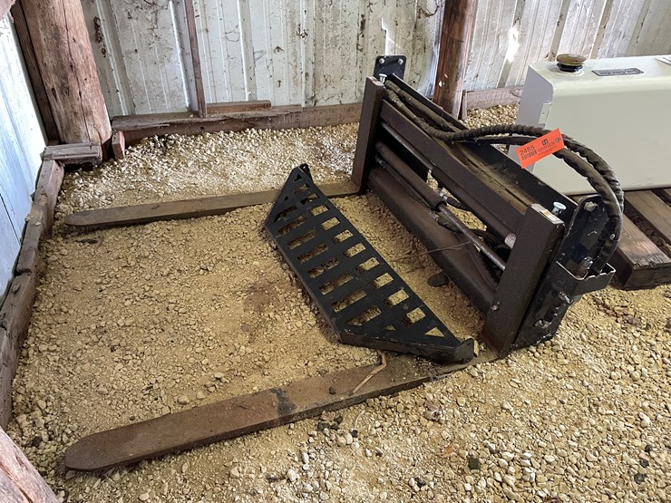 #2485-•-wolverine-hydraulic-skid-steer-pallet-forks-image-1