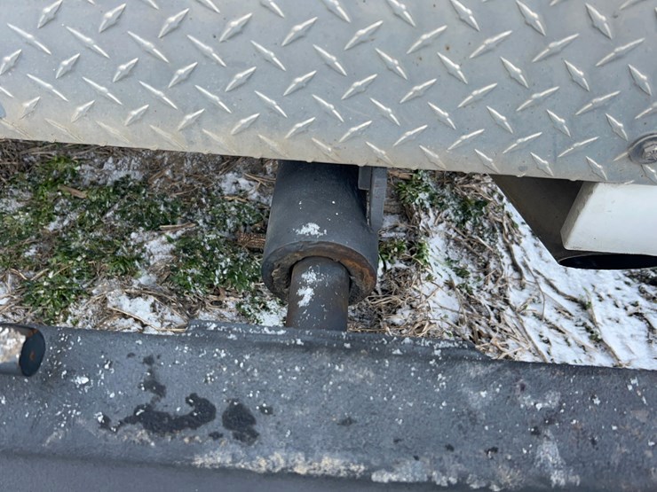 2011-chevrolet-3500hd-image-25