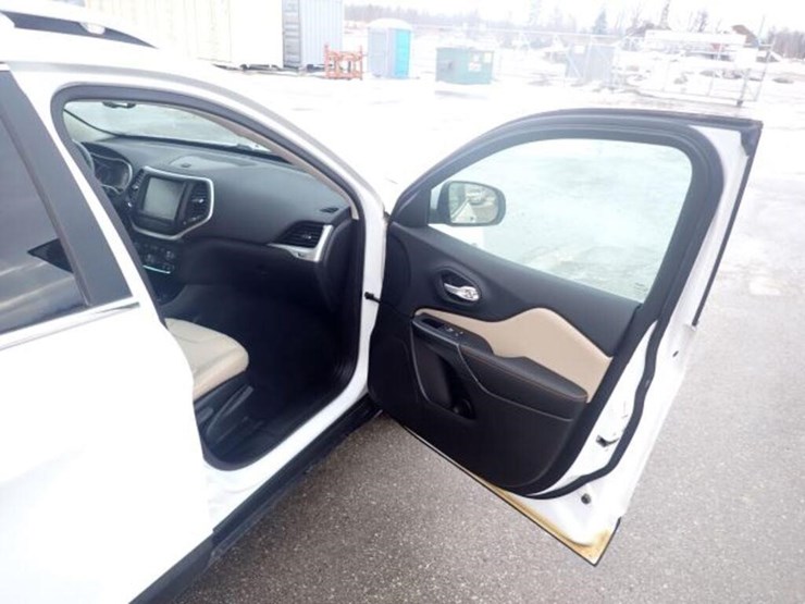 2016-jeep-cherokee-image-40