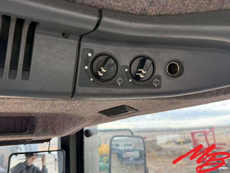 1996-leon-1000-image-41