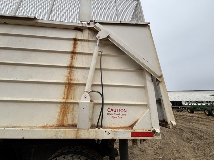 #1076-•-1990-peterbilt-silage-truck-(nelson,-wi)-(has-wi-title)-image-7