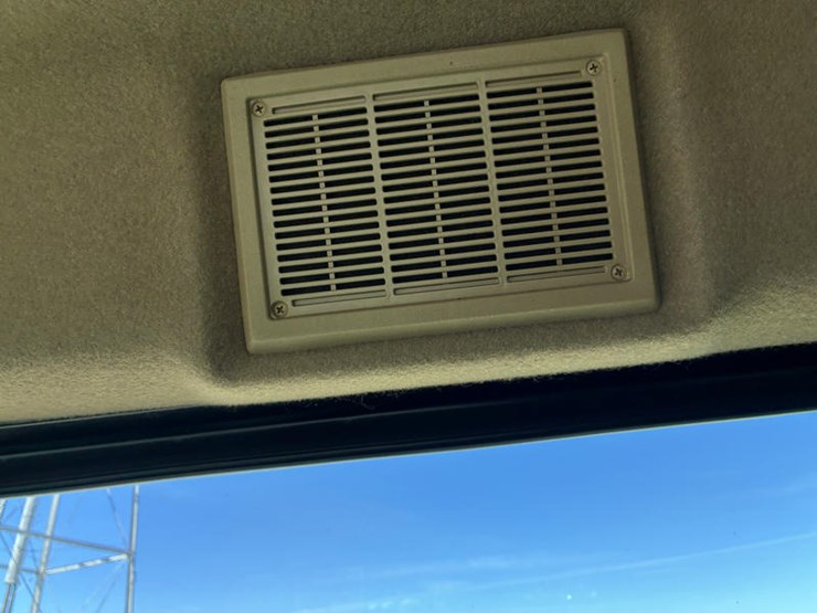 2005-john-deere-9660-sts-image-103