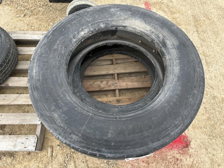#51-•-(2)-bridgestone-285/75r24.5-tires-image-6