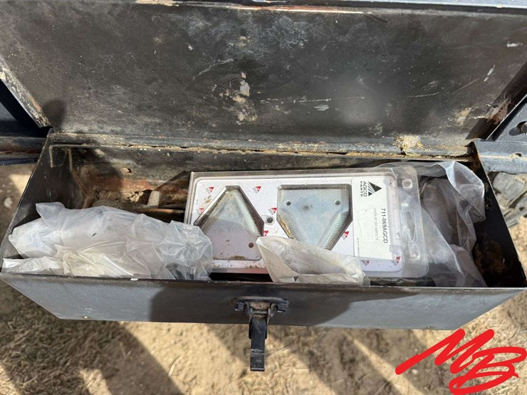 hesston-8450-image-38