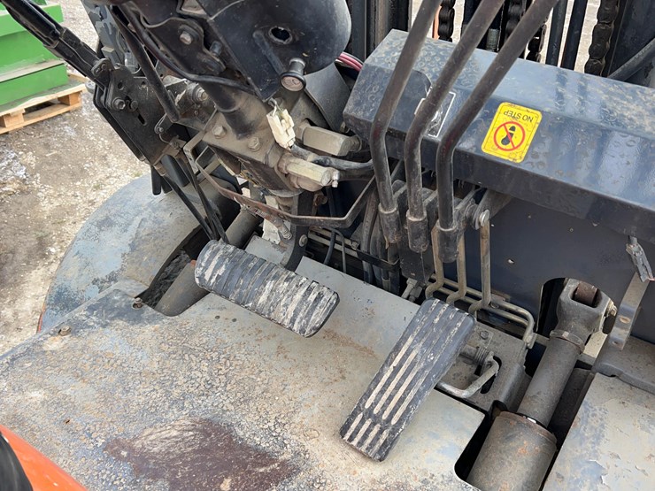 toyota-6000lb-forklift-image-11