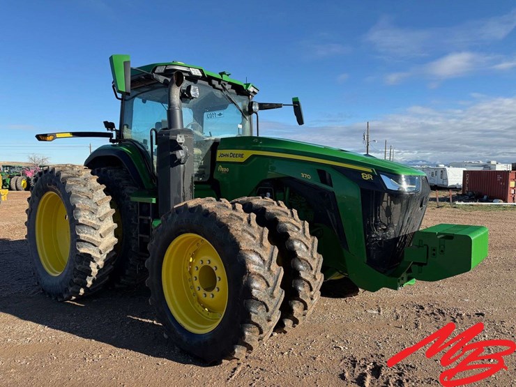 2021-john-deere-8r-370-image-3