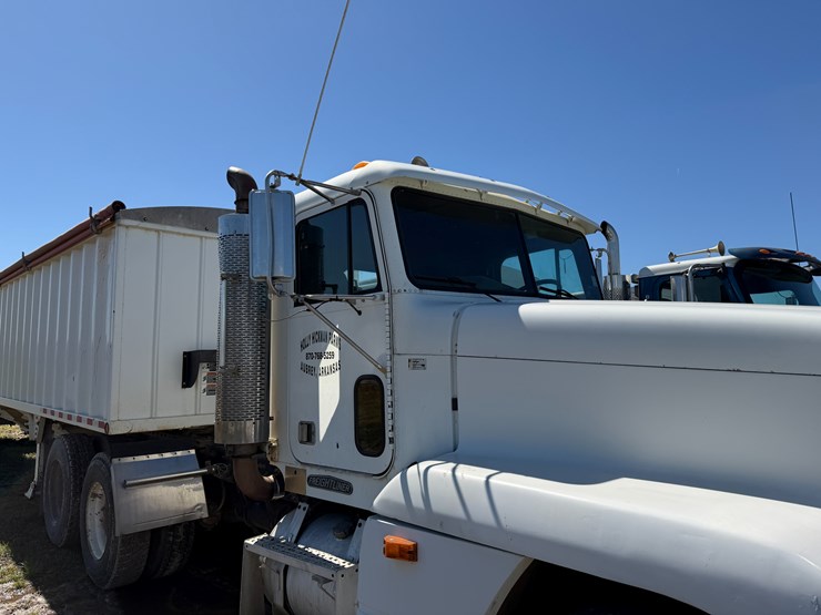 #42453-•-1996-freightliner-daycab-truck-tractor-vin:-1fupdcxb8th744360-image-36