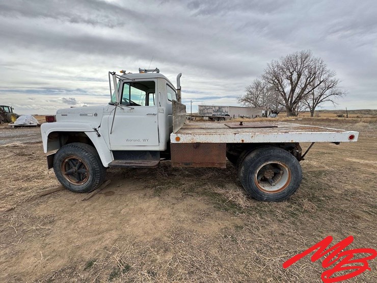 1977-international-1750-image-8