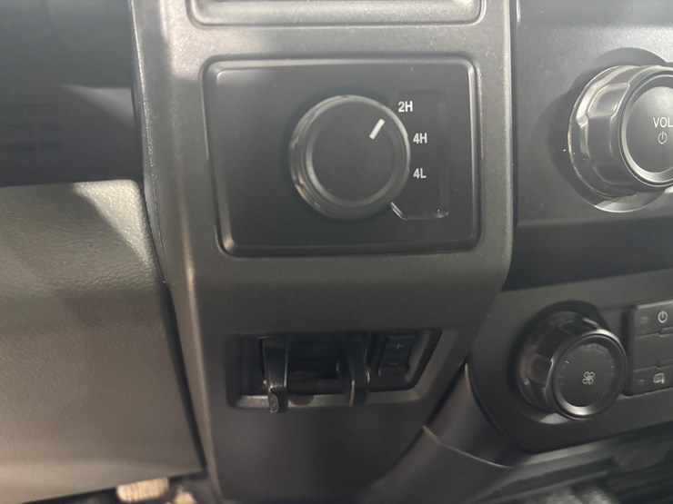 2022-ford-f550-sd-image-49